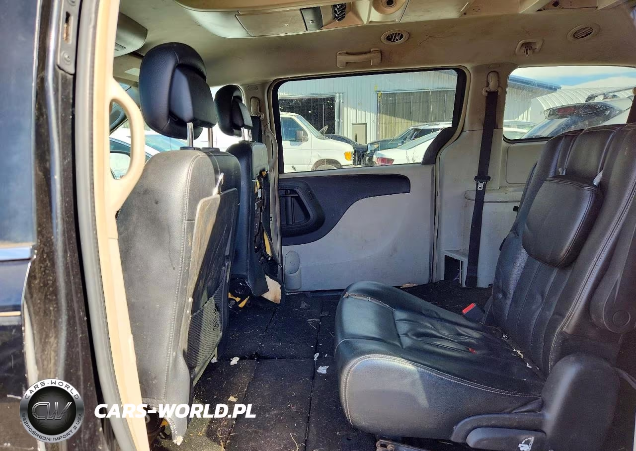 2014 Chrysler Town & Country Touring VIN:2C4RC1BG6ER124897 - 11
