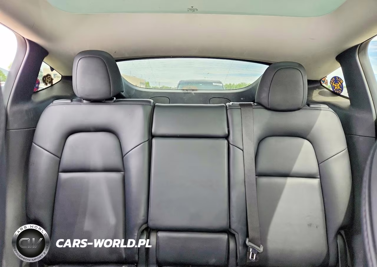 2020 Tesla Model Y VIN:5YJYGDEE6LF006725 - 10