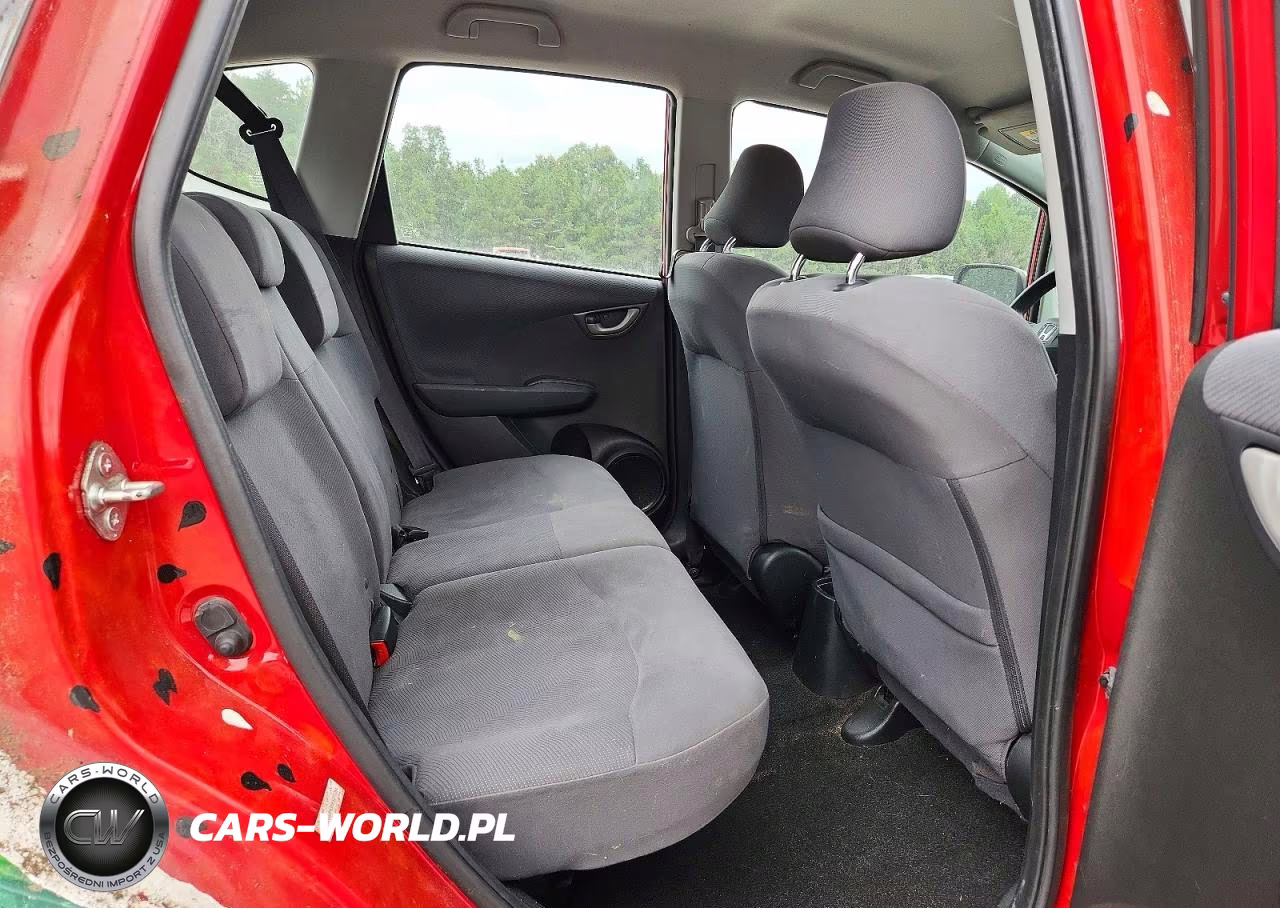 2011 Honda Fit VIN:JHMGE8H3XBS010084 - 11