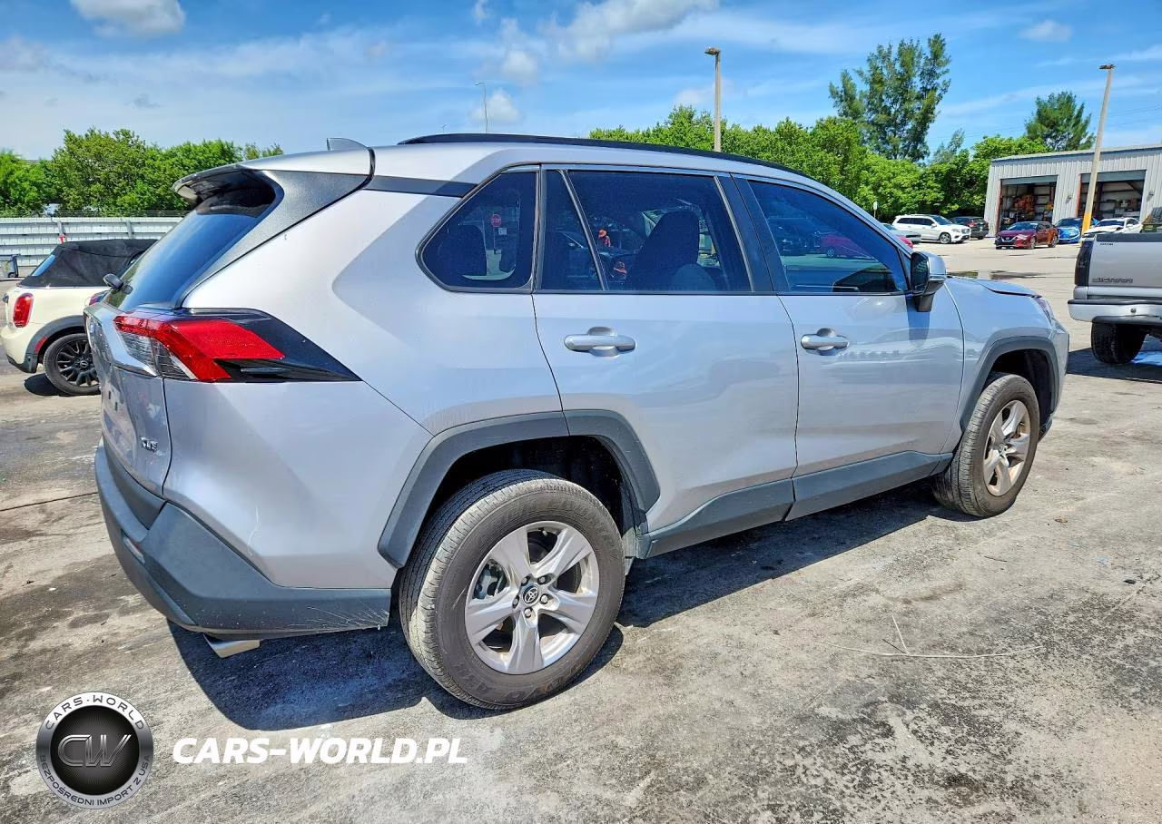 2025 Toyota Rav4 Xle VIN:2T3W1RFV6SC329820 - 3