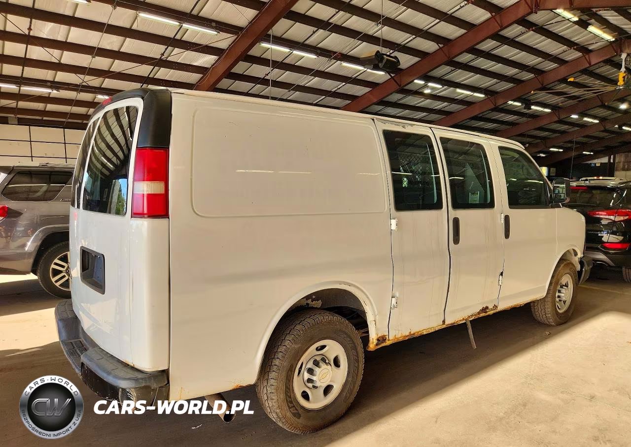 2011 Chevrolet Express G2500 VIN:1GCWGFFA0B1127272 - 3