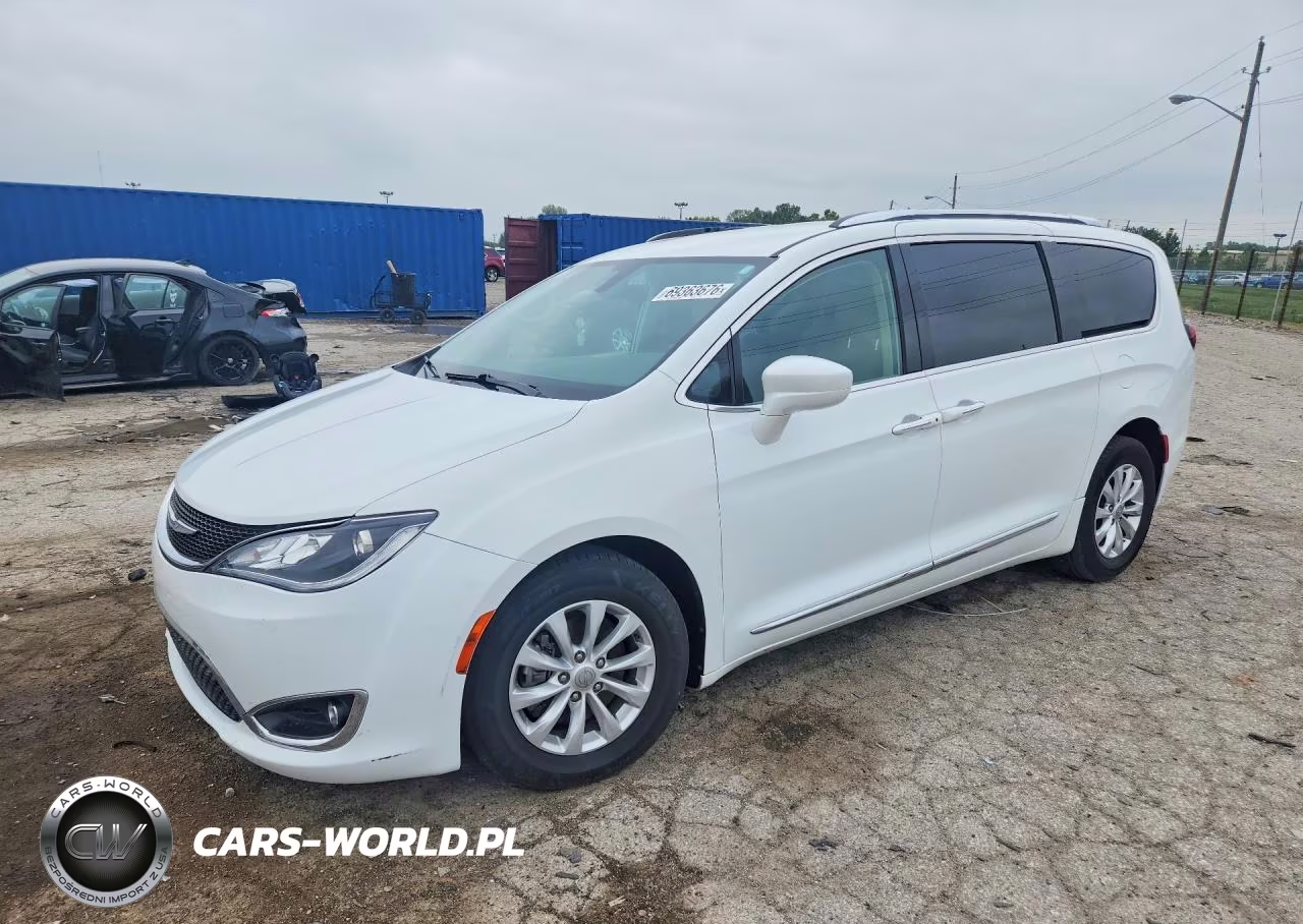 2018 Chrysler Pacifica Touring L Plus VIN:2C4RC1EG1JR234584 - 1