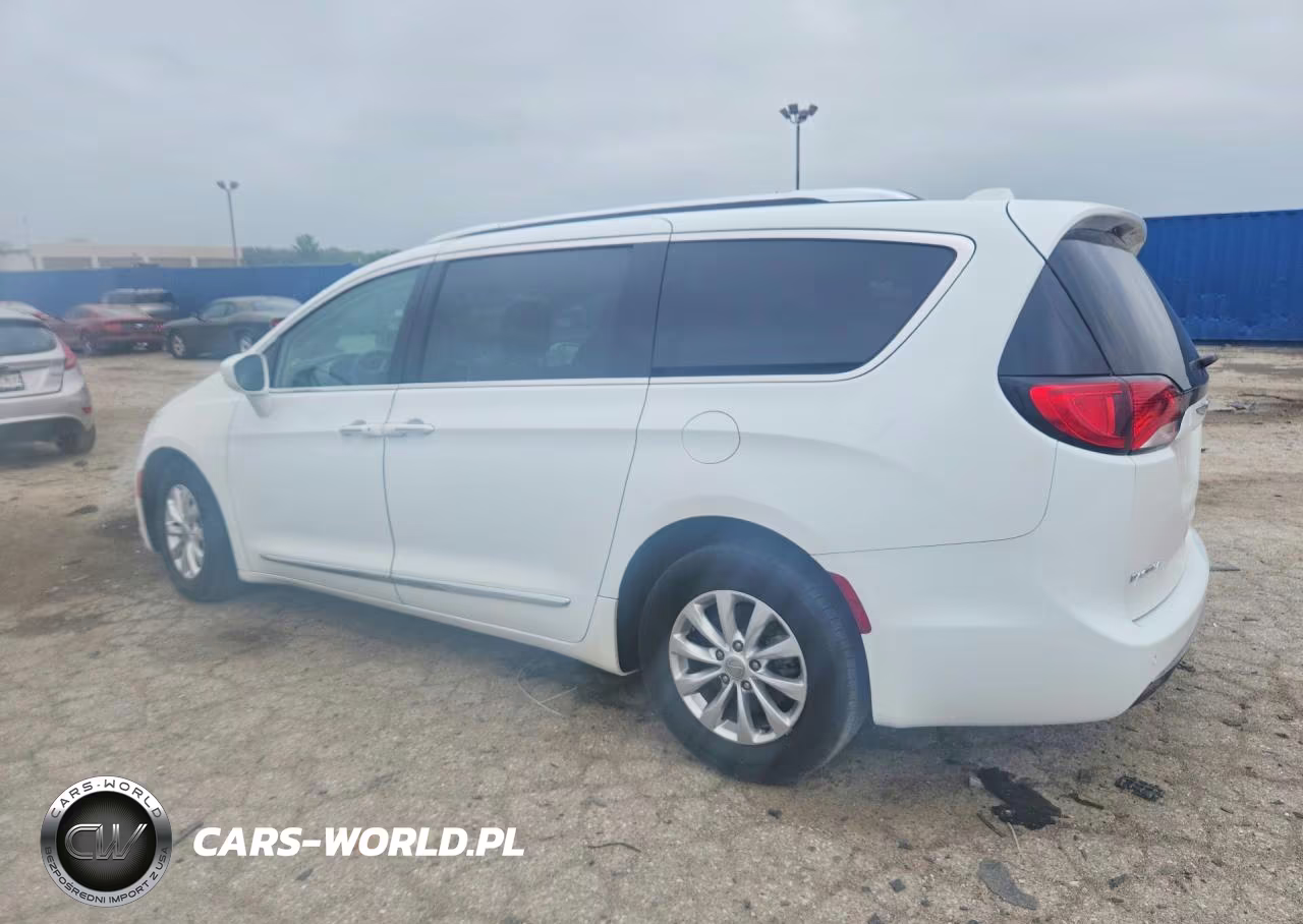 2018 Chrysler Pacifica Touring L Plus VIN:2C4RC1EG1JR234584 - 2