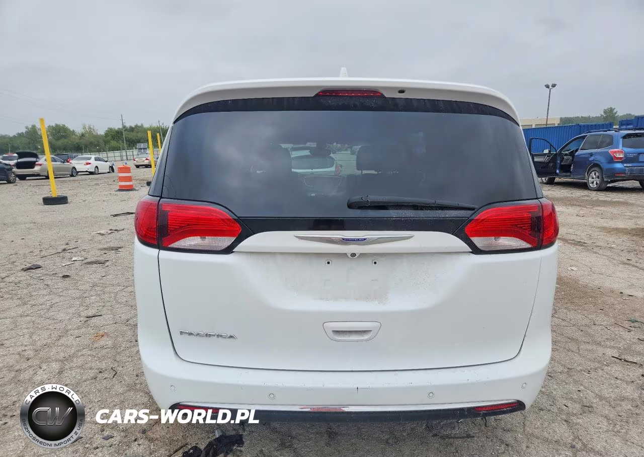 2018 Chrysler Pacifica Touring L Plus VIN:2C4RC1EG1JR234584 - 6