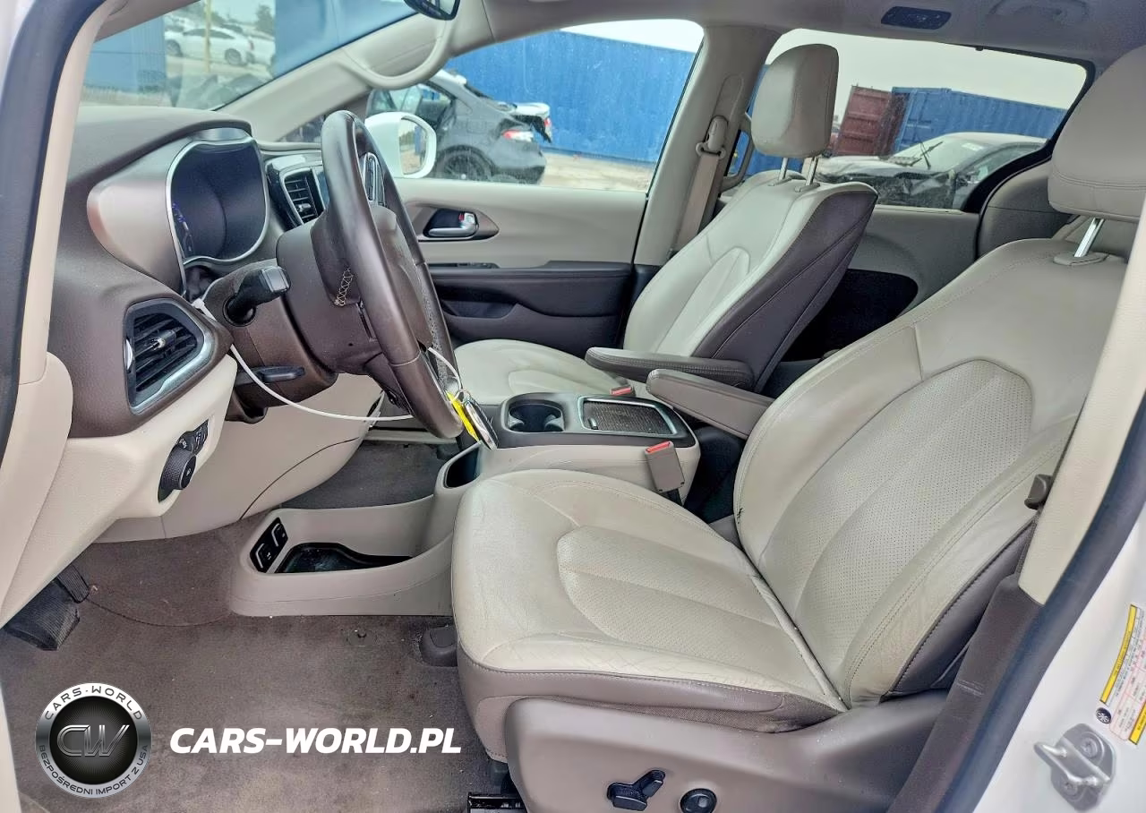 2018 Chrysler Pacifica Touring L Plus VIN:2C4RC1EG1JR234584 - 7