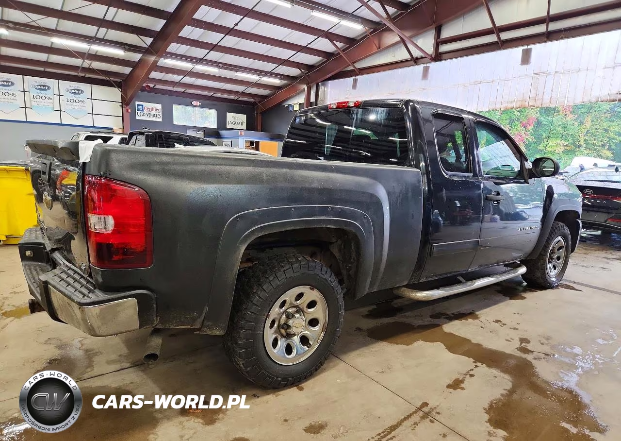 2011 Chevrolet Silverado C1500 Ls VIN:1GCRCREA7BZ423029 - 3