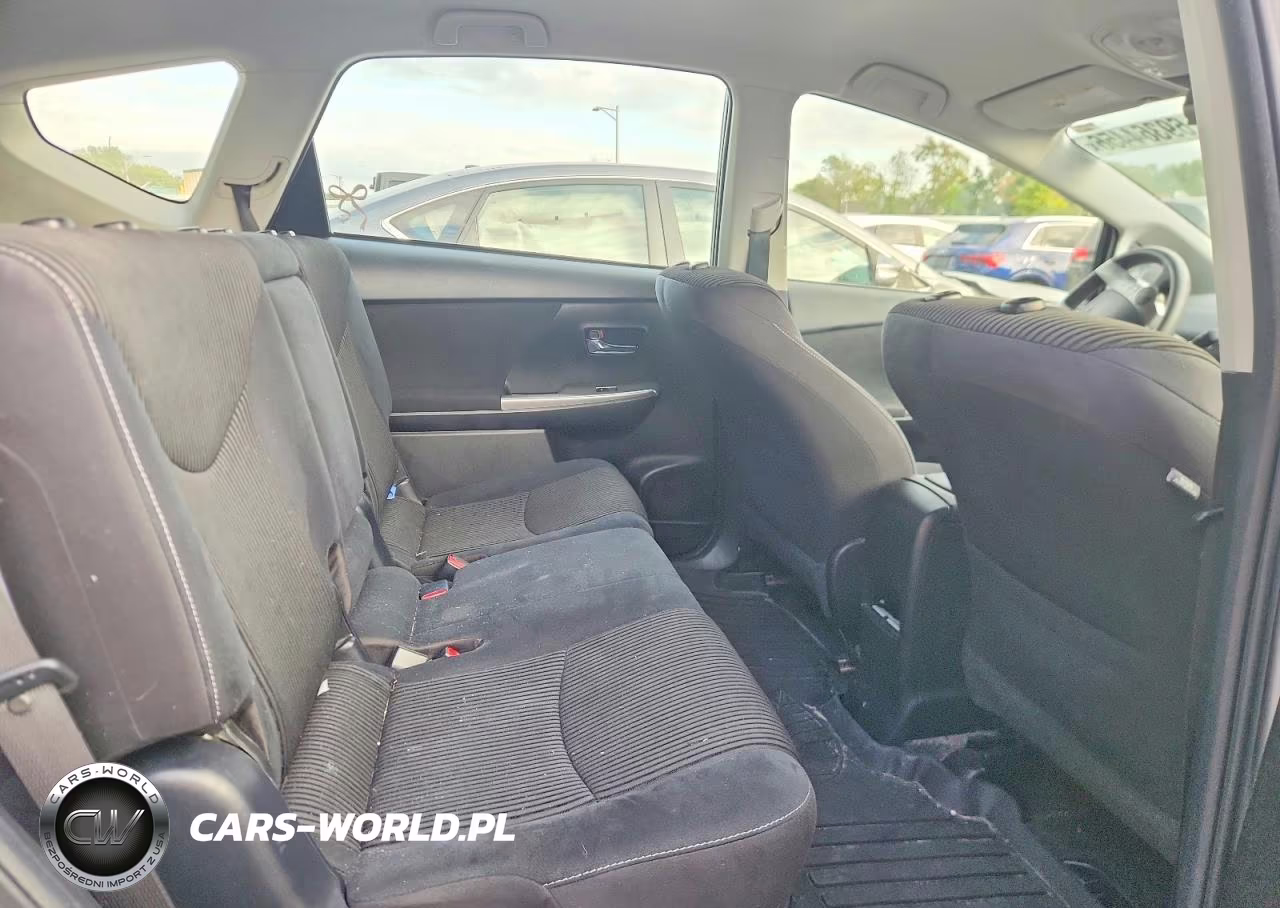 2017 Toyota Prius V Three VIN:JTDZN3EUXHJ065868 - 10