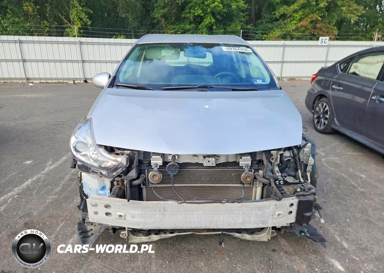 2017 Toyota Prius V Three VIN:JTDZN3EUXHJ065868 - 5