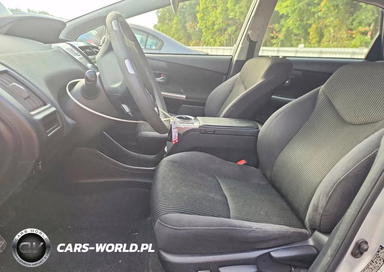 2017 Toyota Prius V Three VIN:JTDZN3EUXHJ065868 - 7