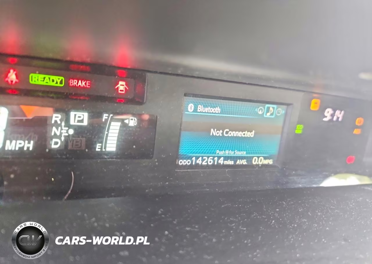 2017 Toyota Prius V Three VIN:JTDZN3EUXHJ065868 - 9