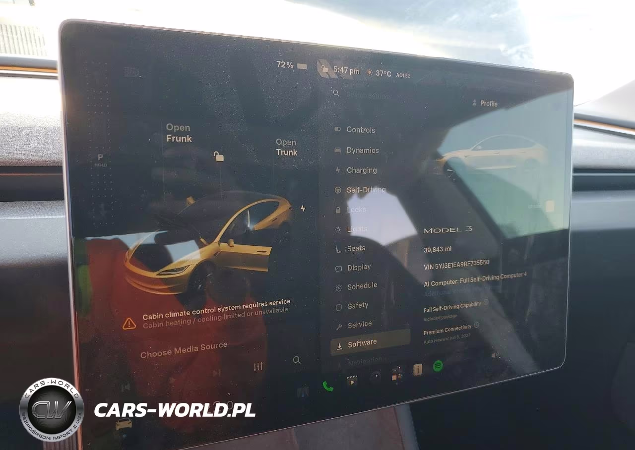 2024 Tesla Model 3 VIN:5YJ3E1EA9RF735550 - 9