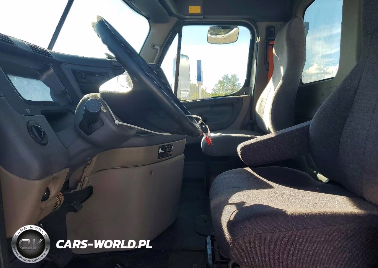 2012 Freightliner Cascadia 113 VIN:1FUBGADV1CSBS4878 - 7