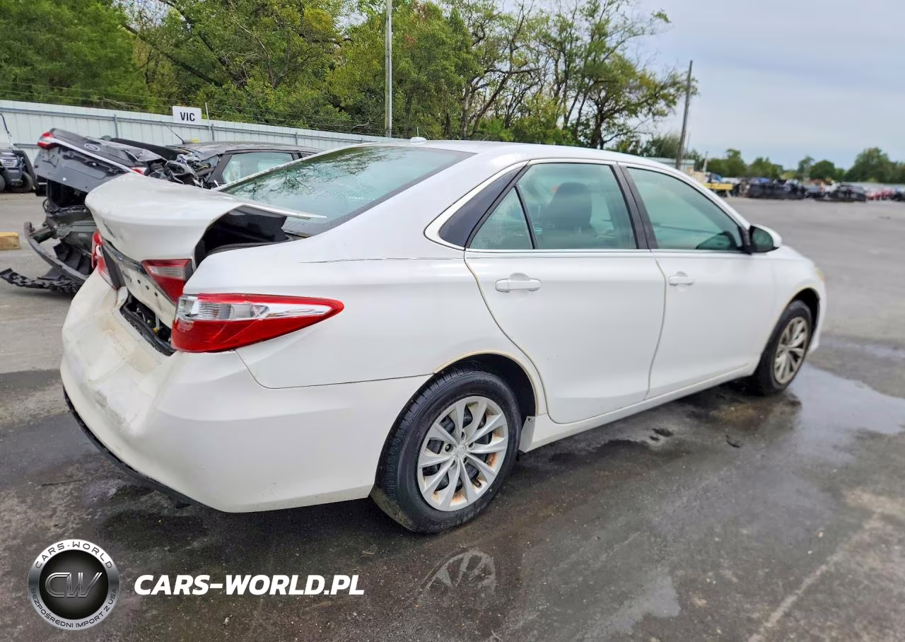 2016 Toyota Camry Le VIN:4T1BF1FK2GU116224 - 3
