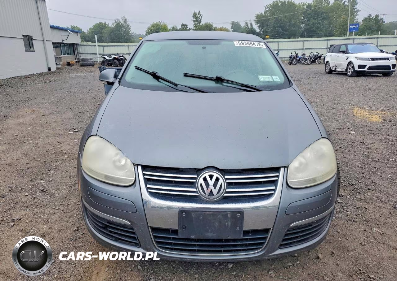 2010 Volkswagen Jetta S VIN:3VWJZ7AJ1AM003561 - 5