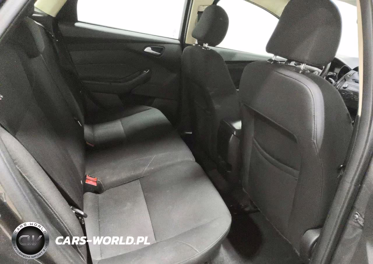 2016 Ford Focus Se VIN:1FADP3K28GL213712 - 10