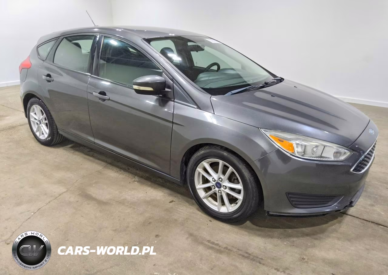 2016 Ford Focus Se VIN:1FADP3K28GL213712 - 4