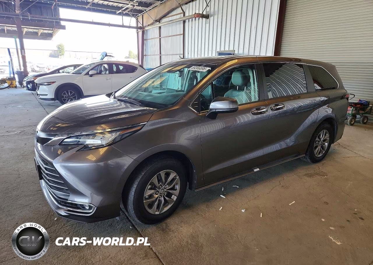 2023 Toyota Sienna Xle