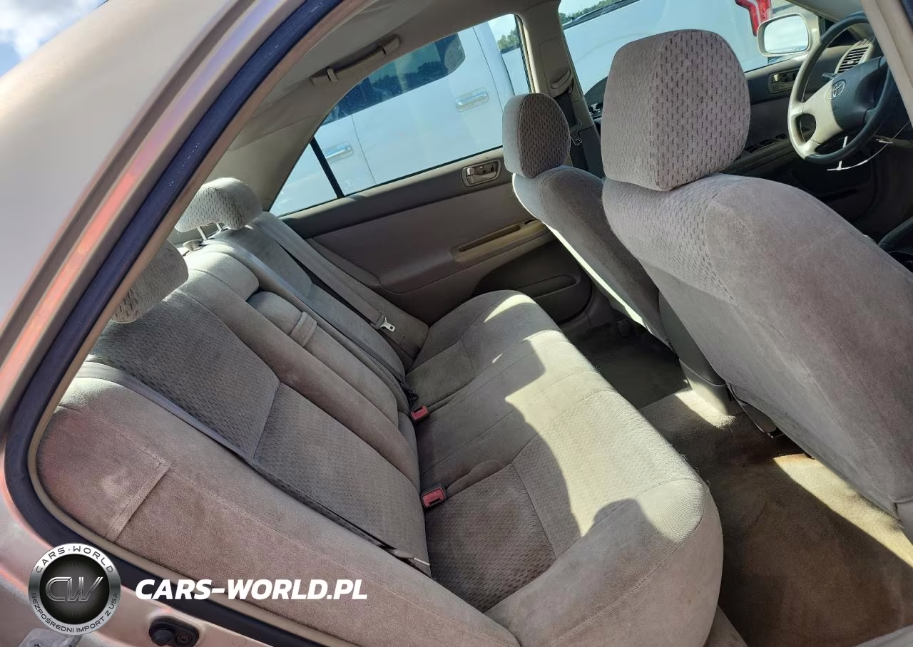 2002 Toyota Camry Le VIN:4T1BE32K42U066147 - 10