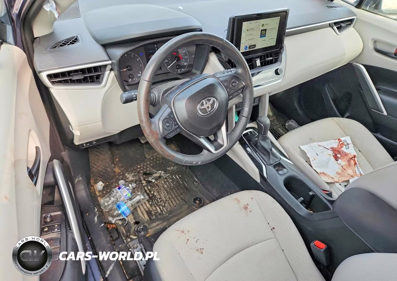 2025 Toyota Corolla Cross Le VIN:7MUCAABGXSV135566 - 8