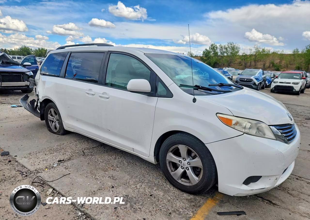 2012 Toyota Sienna Le VIN:5TDKK3DC9CS231716 - 4