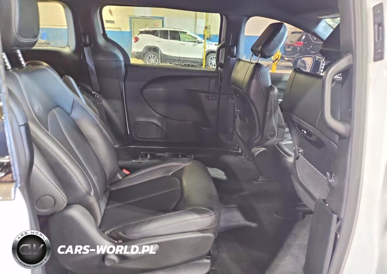 2025 Chrysler Pacifica Hybrid Select VIN:2C4RC1S74SR575693 - 11