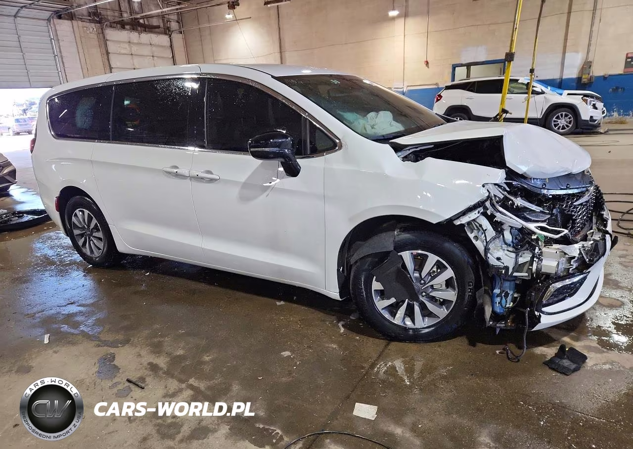 2025 Chrysler Pacifica Hybrid Select VIN:2C4RC1S74SR575693 - 4