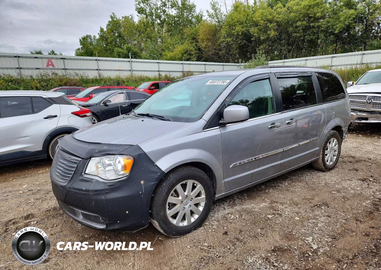 2016 Chrysler Town & Country Touring
