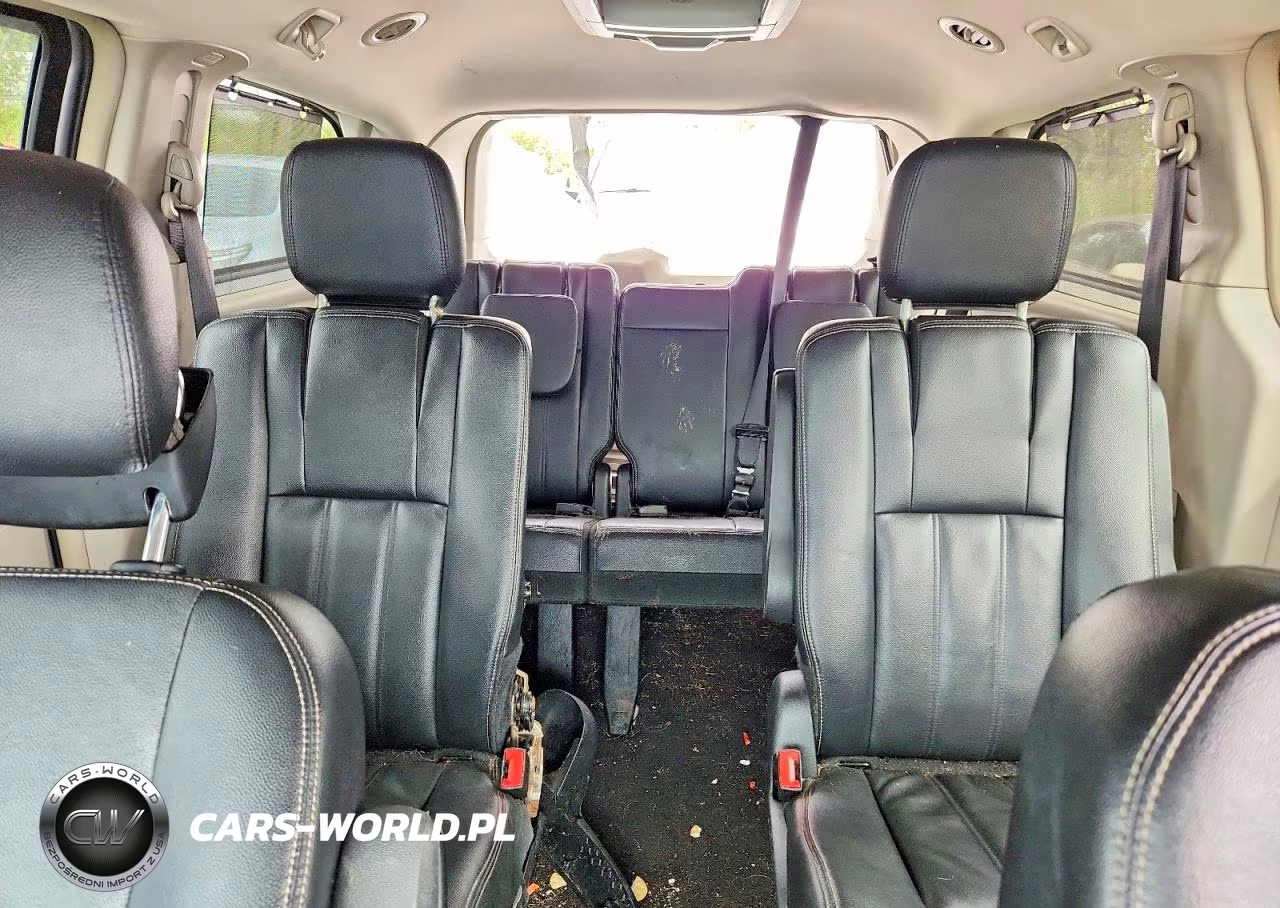 2016 Chrysler Town & Country Touring VIN:2C4RC1BG9GR149084 - 10