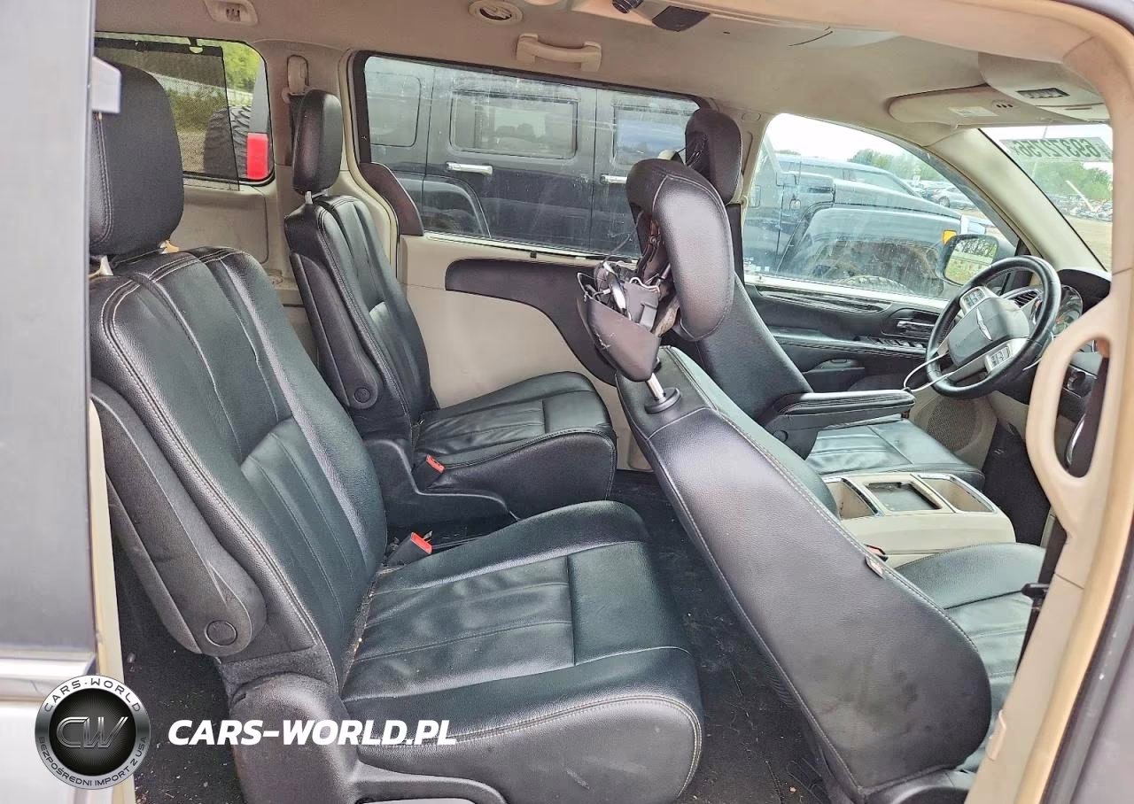 2016 Chrysler Town & Country Touring VIN:2C4RC1BG9GR149084 - 11