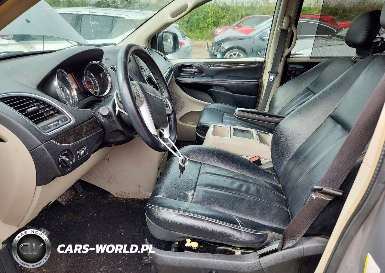 2016 Chrysler Town & Country Touring VIN:2C4RC1BG9GR149084 - 7