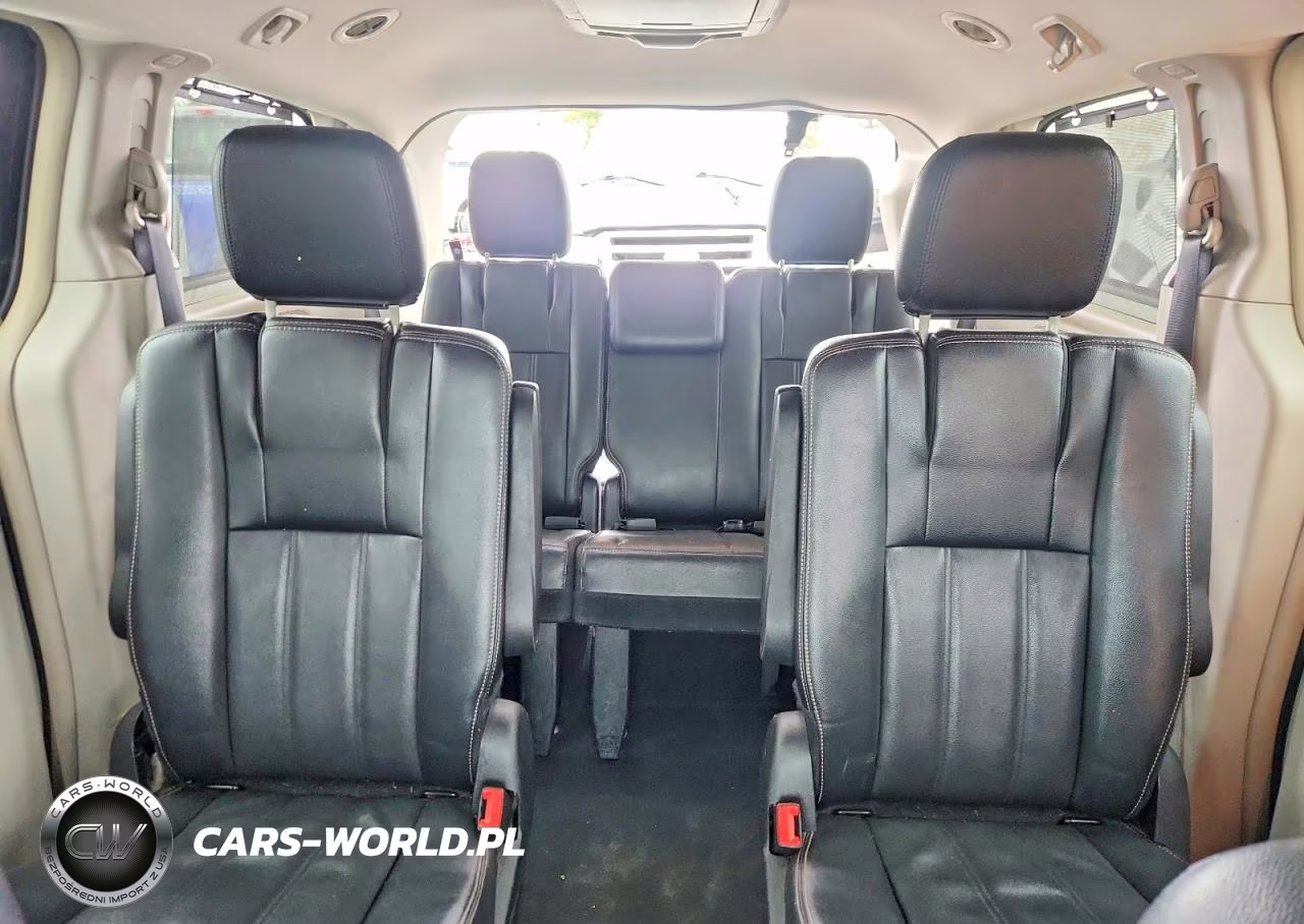 2015 Chrysler Town & Country Touring VIN:2C4RC1BG4FR520957 - 10