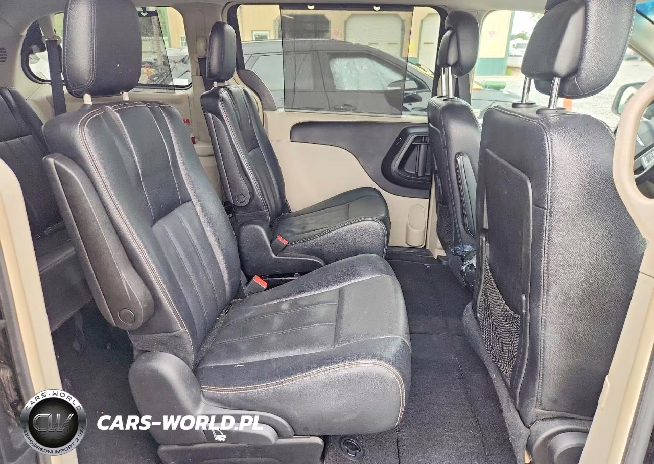 2015 Chrysler Town & Country Touring VIN:2C4RC1BG4FR520957 - 11