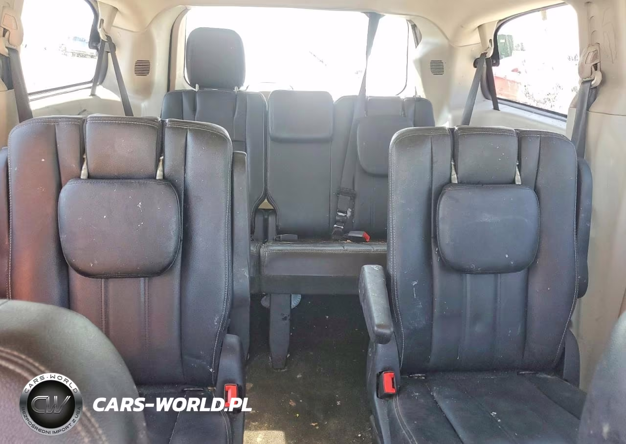 2016 Chrysler Town & Country Touring VIN:2C4RC1BG1GR296404 - 10