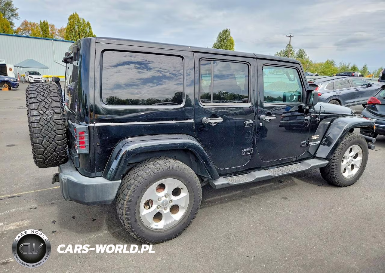 2013 Jeep Wrangler Unlimited Sahara VIN:1C4BJWEG4DL602872 - 3