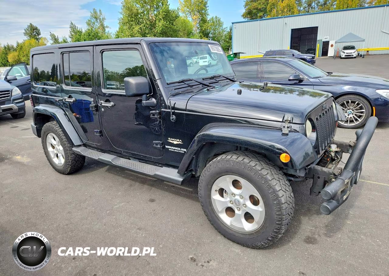 2013 Jeep Wrangler Unlimited Sahara VIN:1C4BJWEG4DL602872 - 4