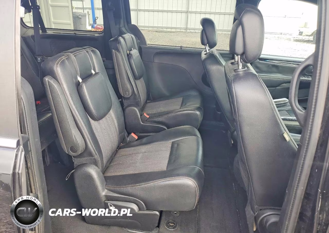 2015 Chrysler Town & Country S VIN:2C4RC1HG9FR590882 - 11