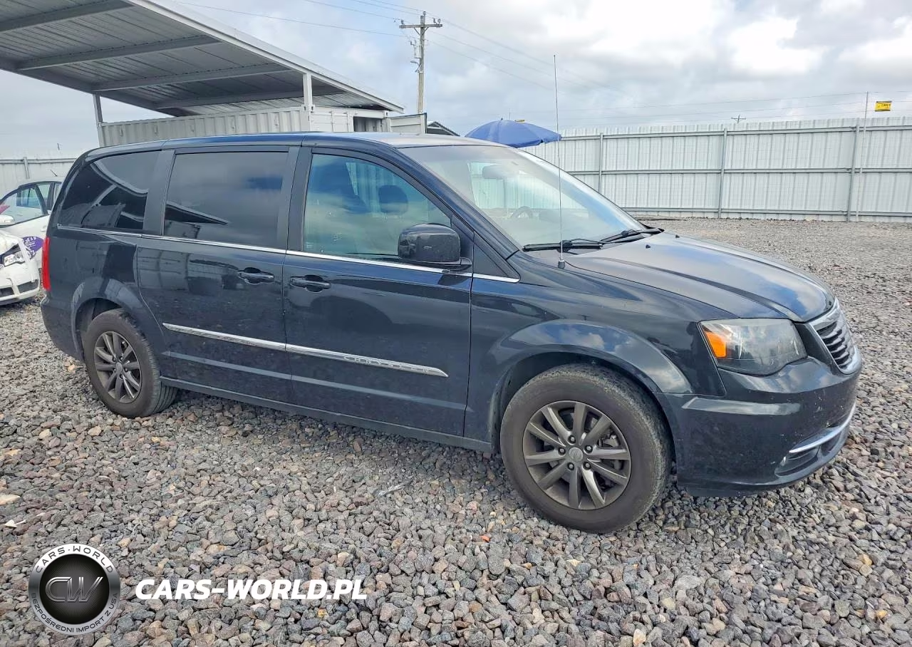 2015 Chrysler Town & Country S VIN:2C4RC1HG9FR590882 - 4