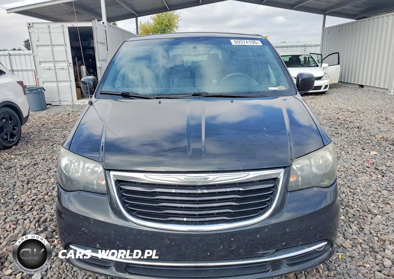 2015 Chrysler Town & Country S VIN:2C4RC1HG9FR590882 - 5