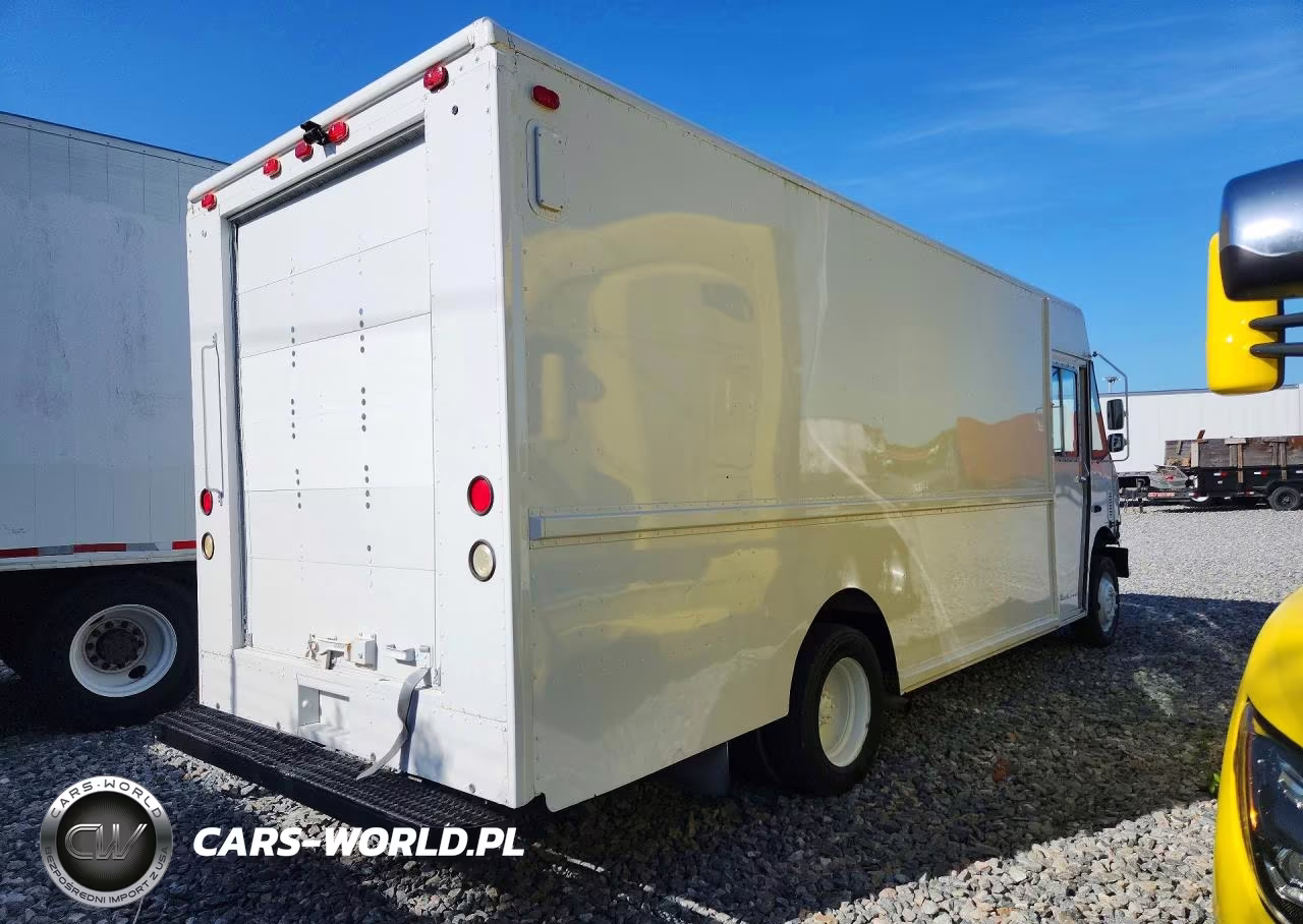 2002 Freightliner Chassis M - Truck Cab And Chassis VIN:4UZAANBW22CK57173 - 3