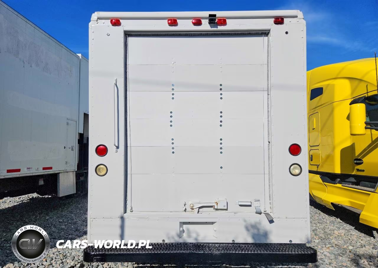 2002 Freightliner Chassis M - Truck Cab And Chassis VIN:4UZAANBW22CK57173 - 6