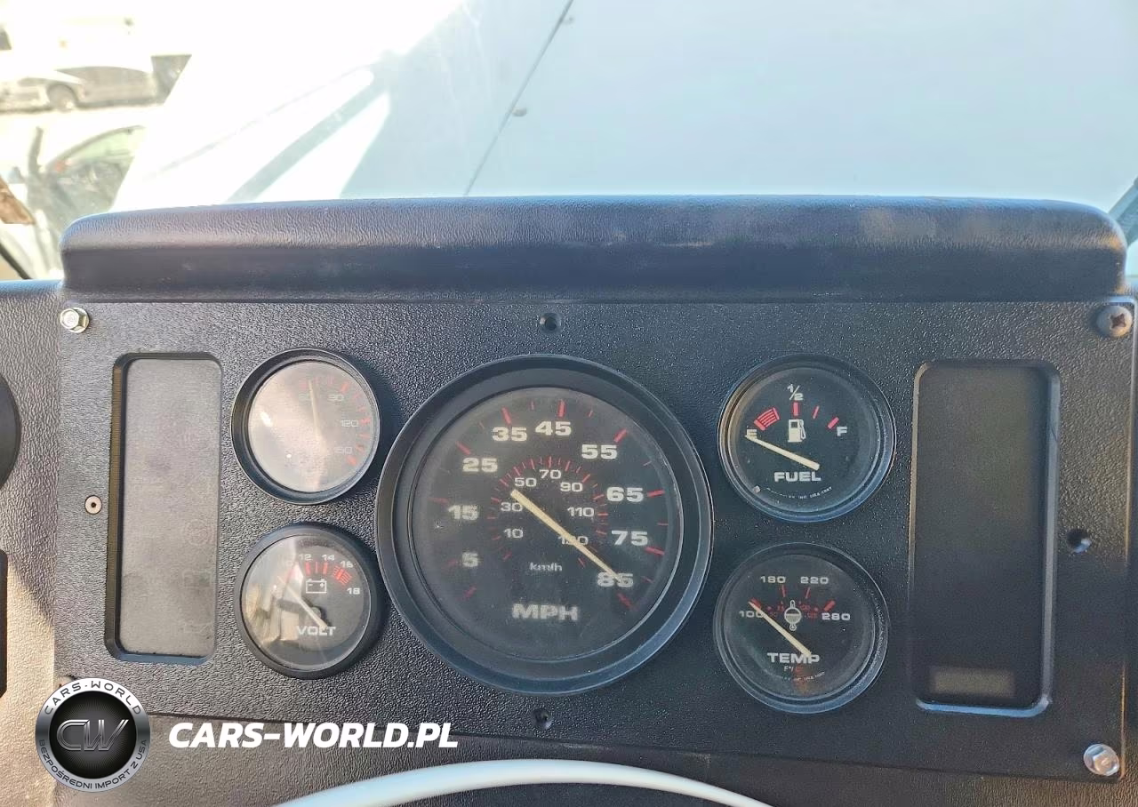 2002 Freightliner Chassis M - Truck Cab And Chassis VIN:4UZAANBW22CK57173 - 9