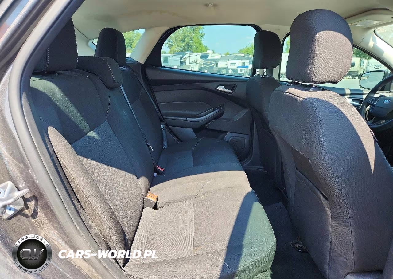 2015 Ford Focus Se VIN:1FADP3K24FL357322 - 10