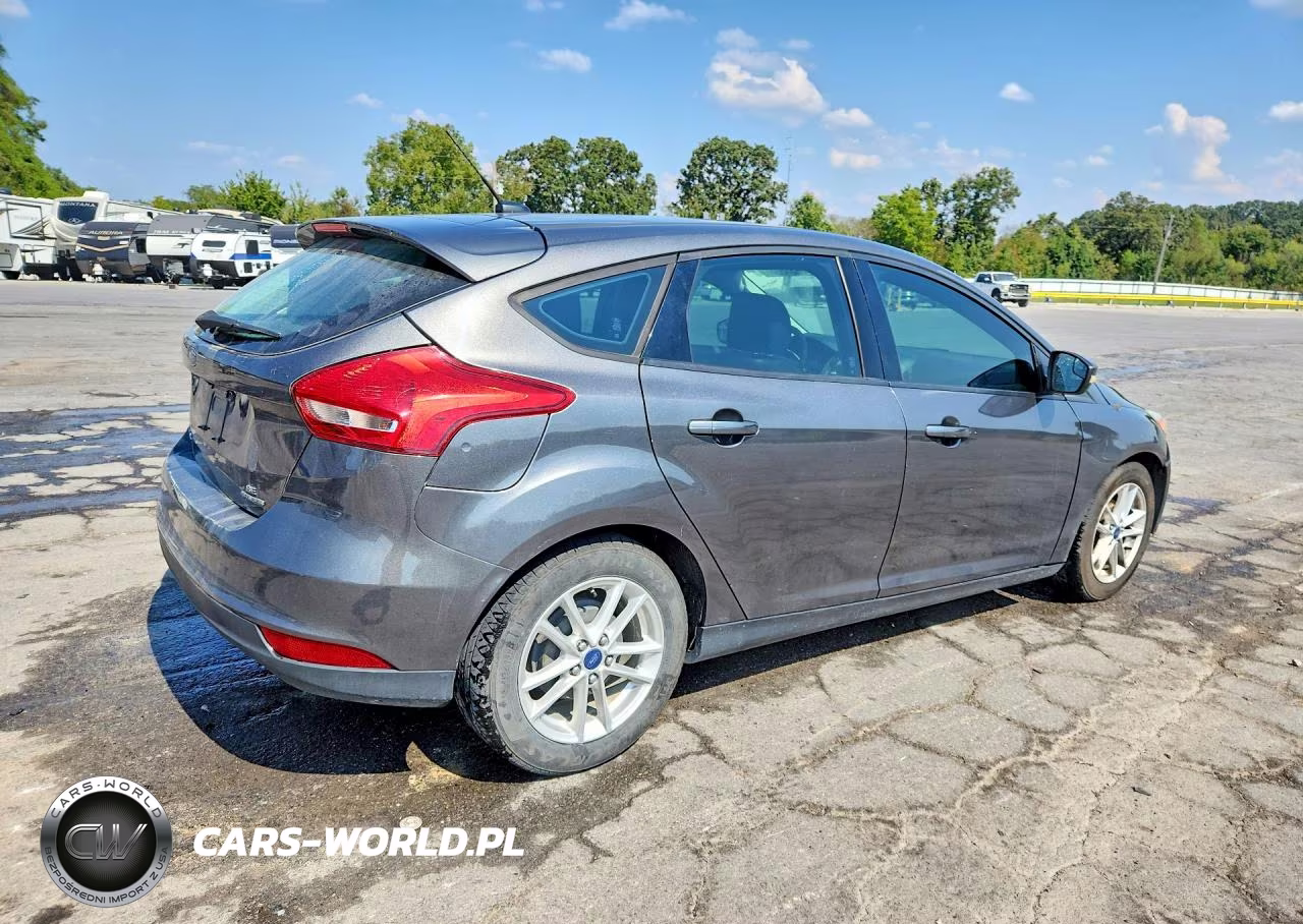 2015 Ford Focus Se VIN:1FADP3K24FL357322 - 3