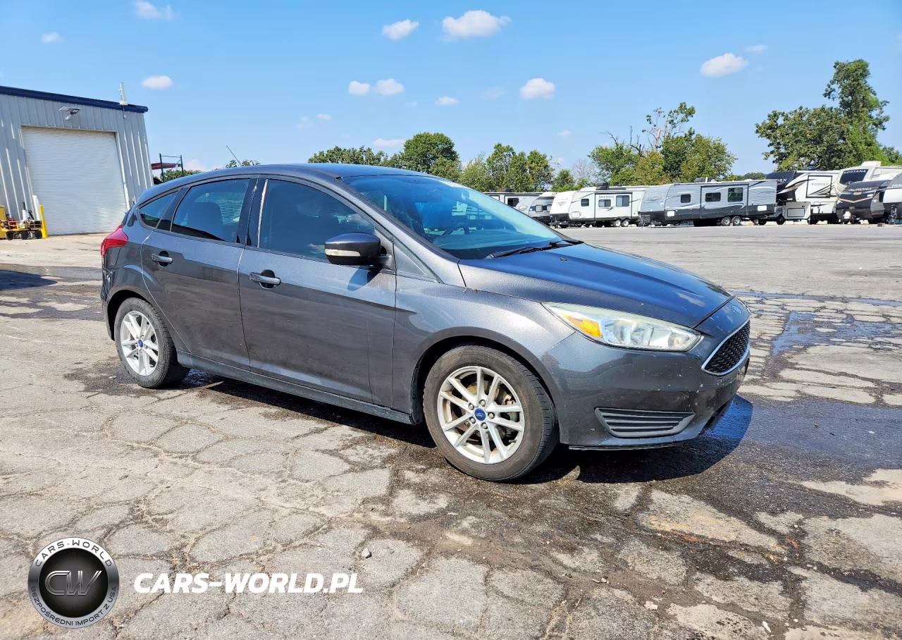 2015 Ford Focus Se VIN:1FADP3K24FL357322 - 4