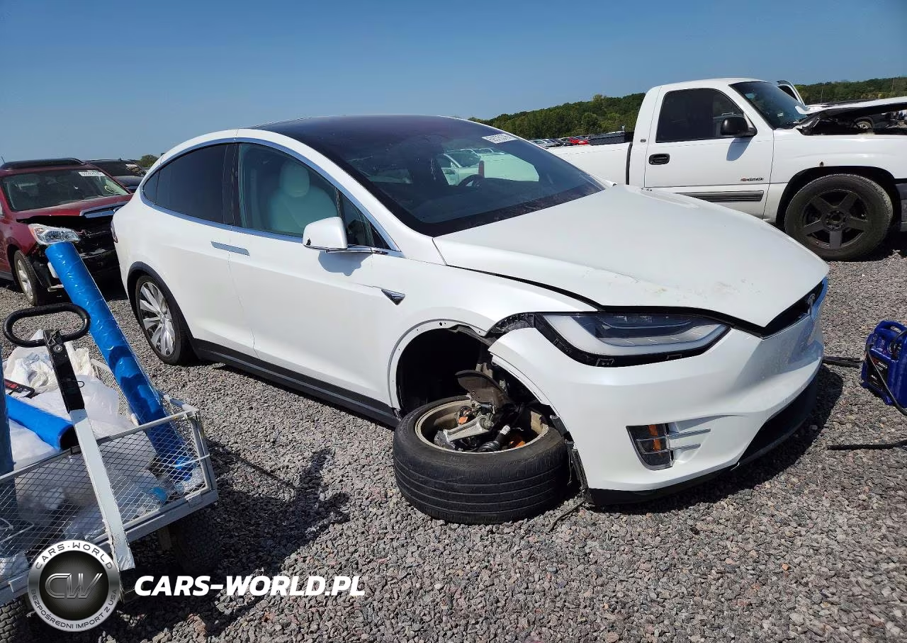 2020 Tesla Model X VIN:5YJXCAE2XLF232729 - 4