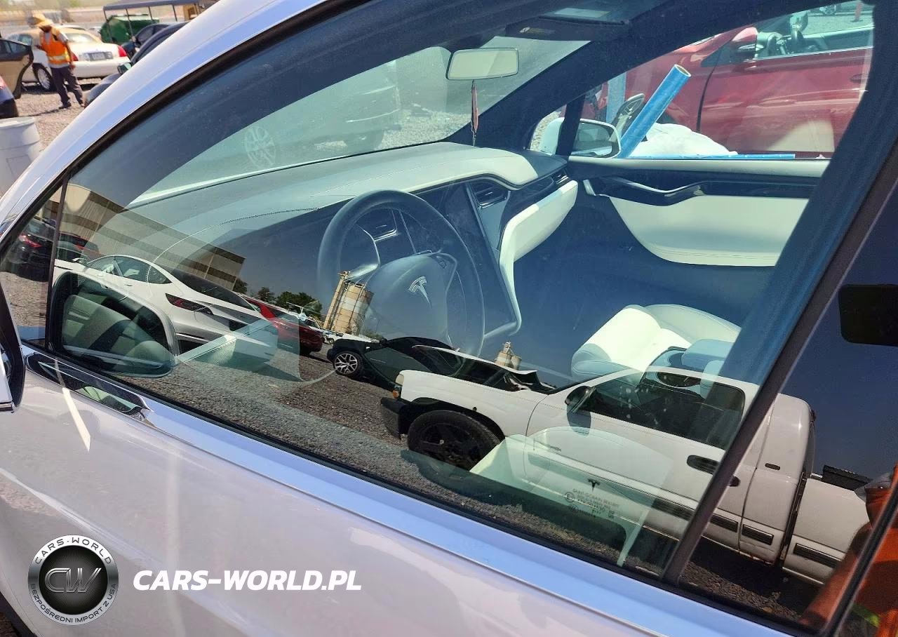 2020 Tesla Model X VIN:5YJXCAE2XLF232729 - 8