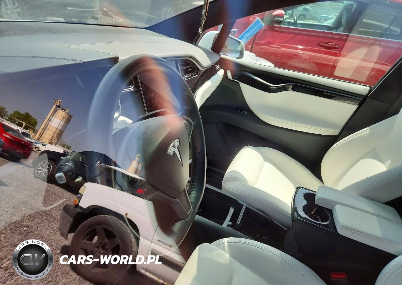 2020 Tesla Model X VIN:5YJXCAE2XLF232729 - 9