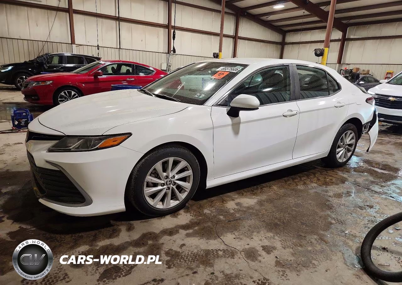 2022 Toyota Camry Le – zdjęcie 1 z 12
