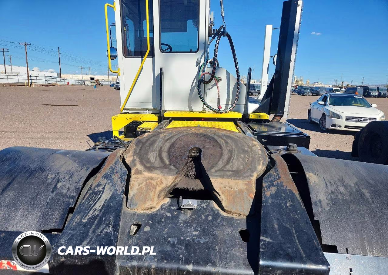 2013 Kalmar Ottawa Yard Truck VIN:11VF813E8DA000009 - 10