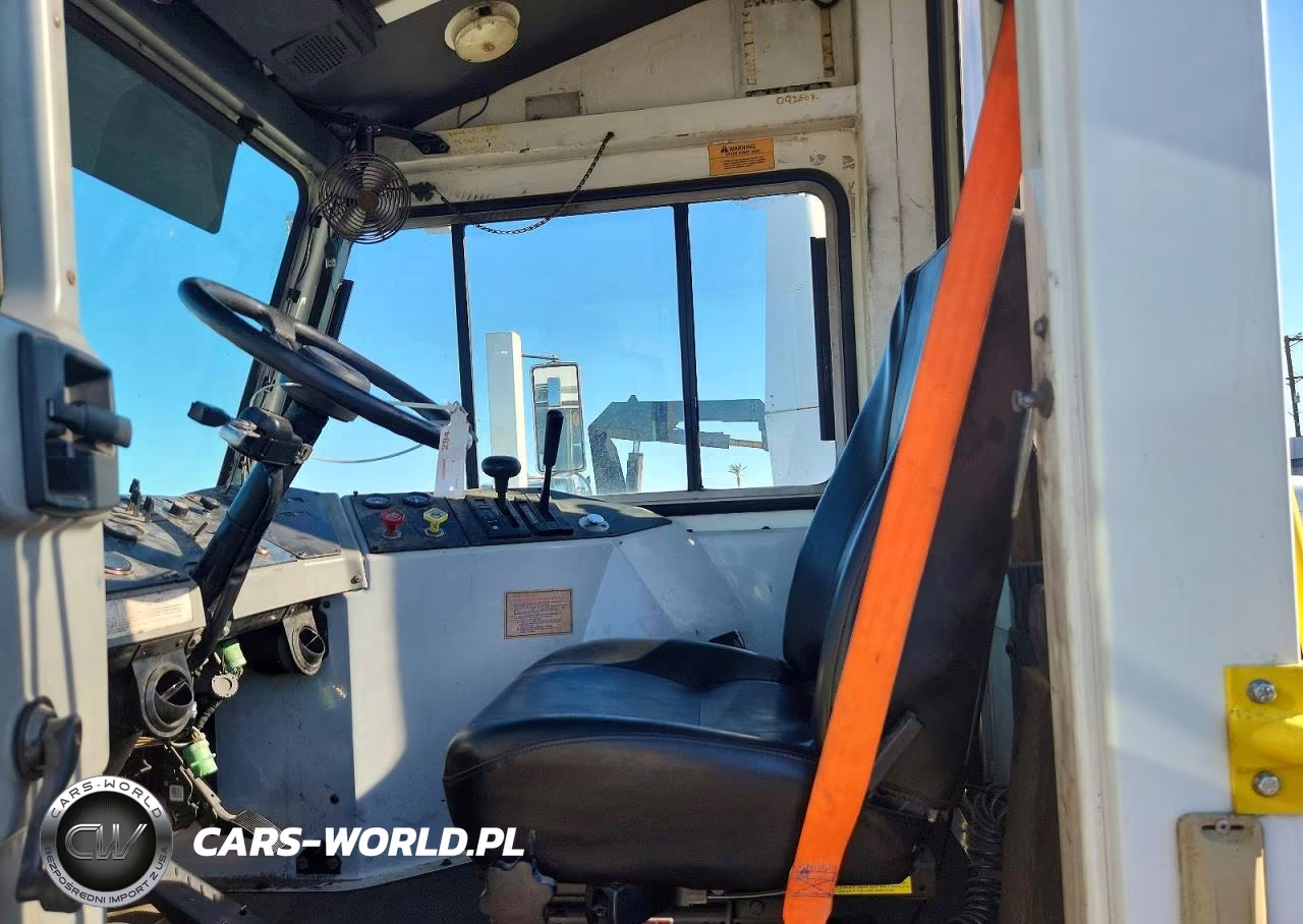 2013 Kalmar Ottawa Yard Truck VIN:11VF813E8DA000009 - 7